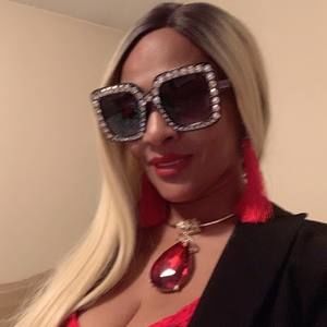 Meet your Posher, Dania